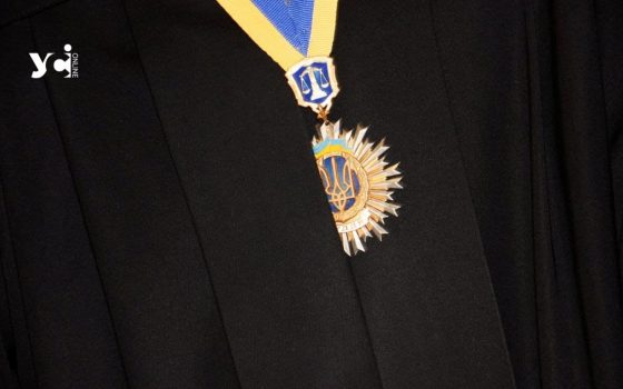 В Одесі двоє військових вимагали від власника СТО тисячу доларів щомісячної «такси» «фото»