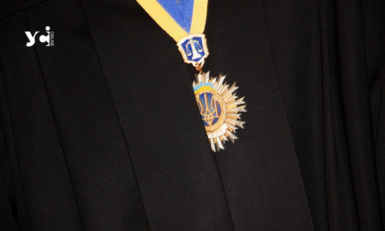 В Одесі двоє військових вимагали від власника СТО тисячу доларів щомісячної «такси» usionline.com В Одесі двоє військових вимагали від власника СТО тисячу доларів щомісячної «такси» «фото»