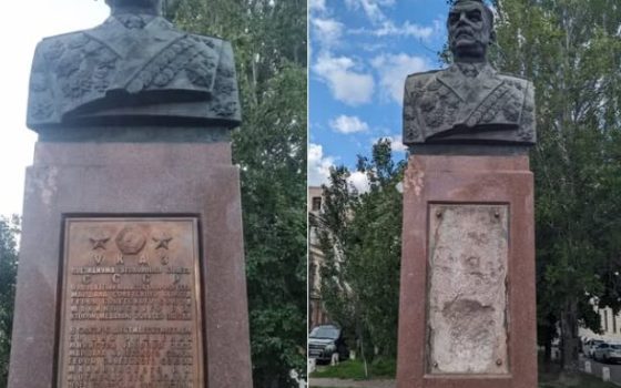 В Одесі біля економічного університету невідомі відбили підпис під бюстом Малиновському «фото»