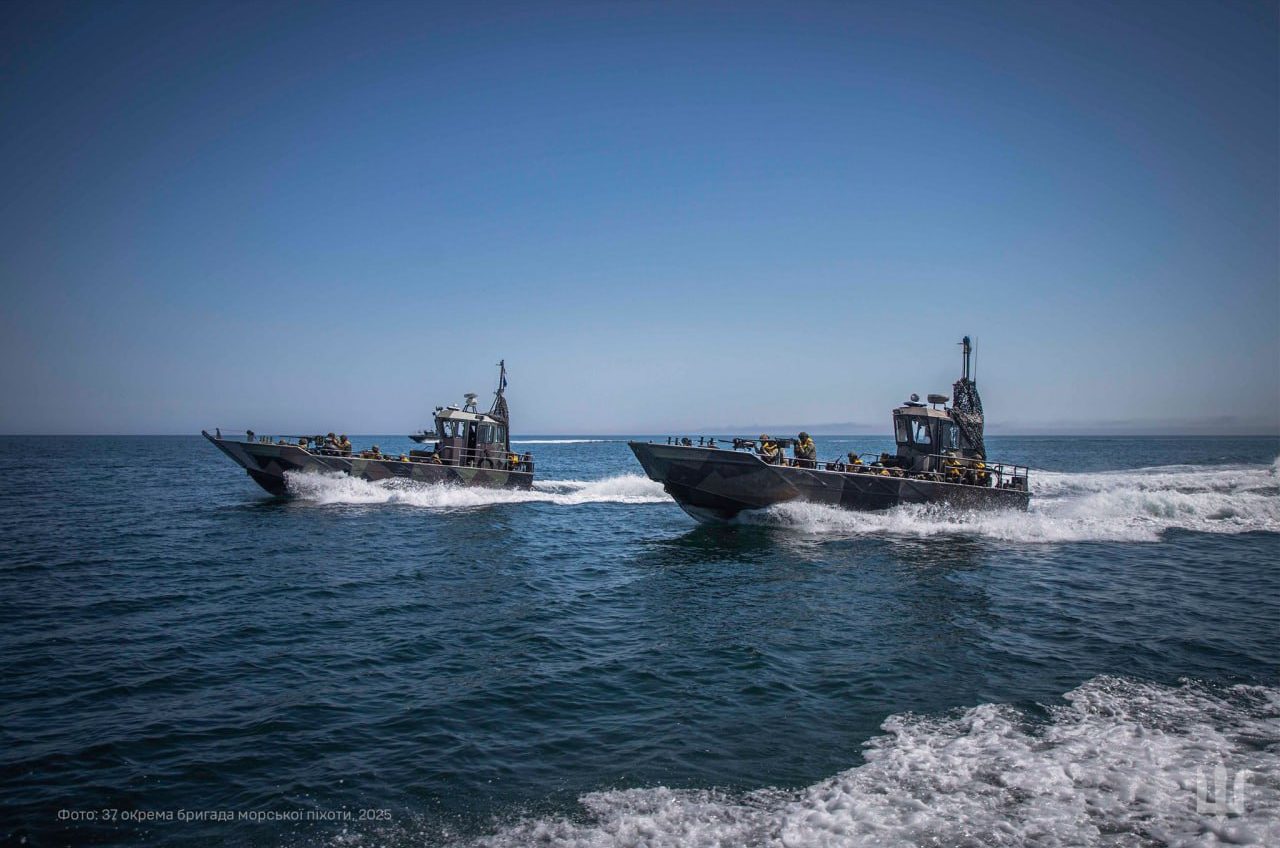 Берети морської хвилі: морпіхи відзначають професійне свято usionline.com Берети морської хвилі: морпіхи відзначають професійне свято «фото»