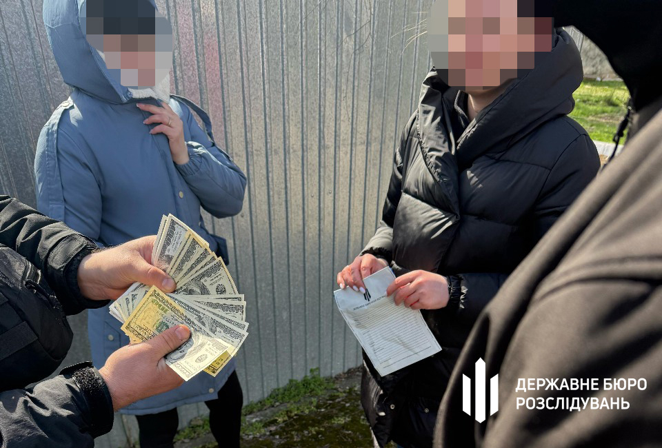 Правоохоронниця влаштувала системну схему переправлення чоловіків до Молдови (фото) «фото»