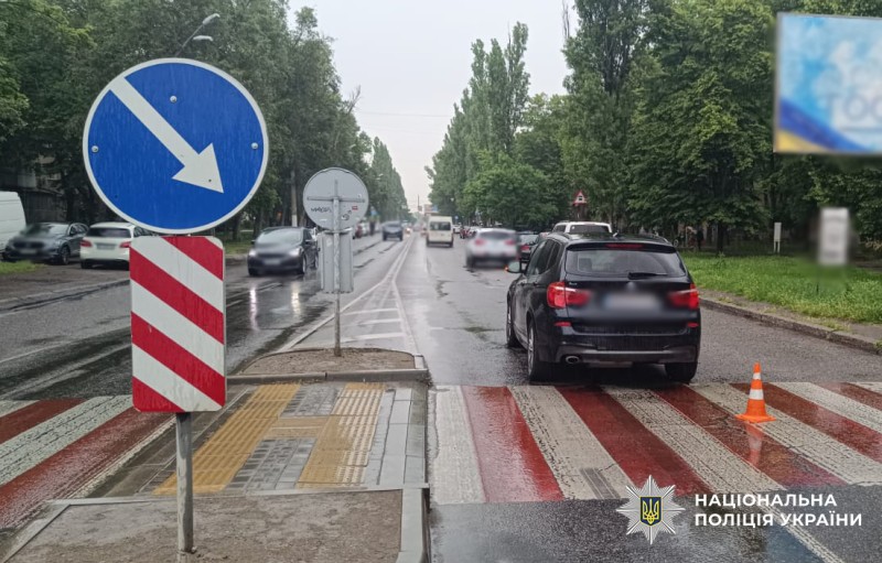 В Одесі водійка BMW збила підлітка на пішохідному переході usionline.com В Одесі водійка BMW збила підлітка на пішохідному переході «фото»