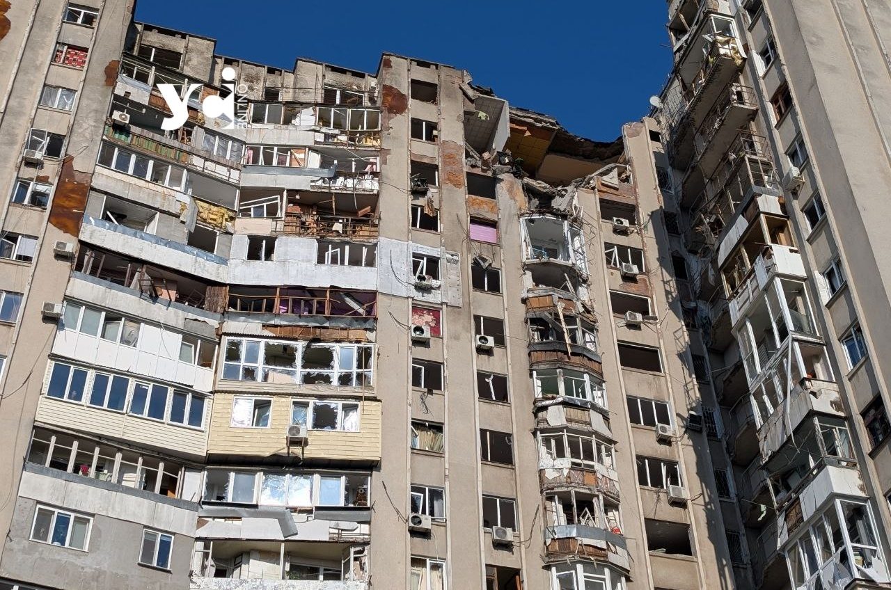 У пошкодженій дроном багатоповерхівці на Таїрова можуть обвалитися сходи – місто замовило стабілізаційні роботи usionline.com У пошкодженій дроном багатоповерхівці на Таїрова можуть обвалитися сходи – місто замовило стабілізаційні роботи «фото»