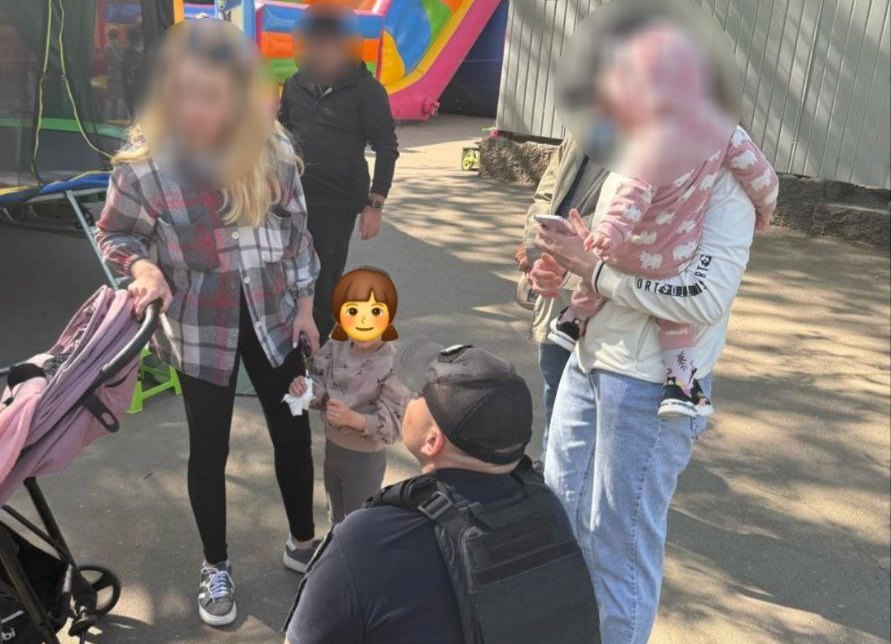 В Одесі поліцейські допомогли маленькій дівчинці розшукати маму usionline.com В Одесі поліцейські допомогли маленькій дівчинці розшукати маму «фото»