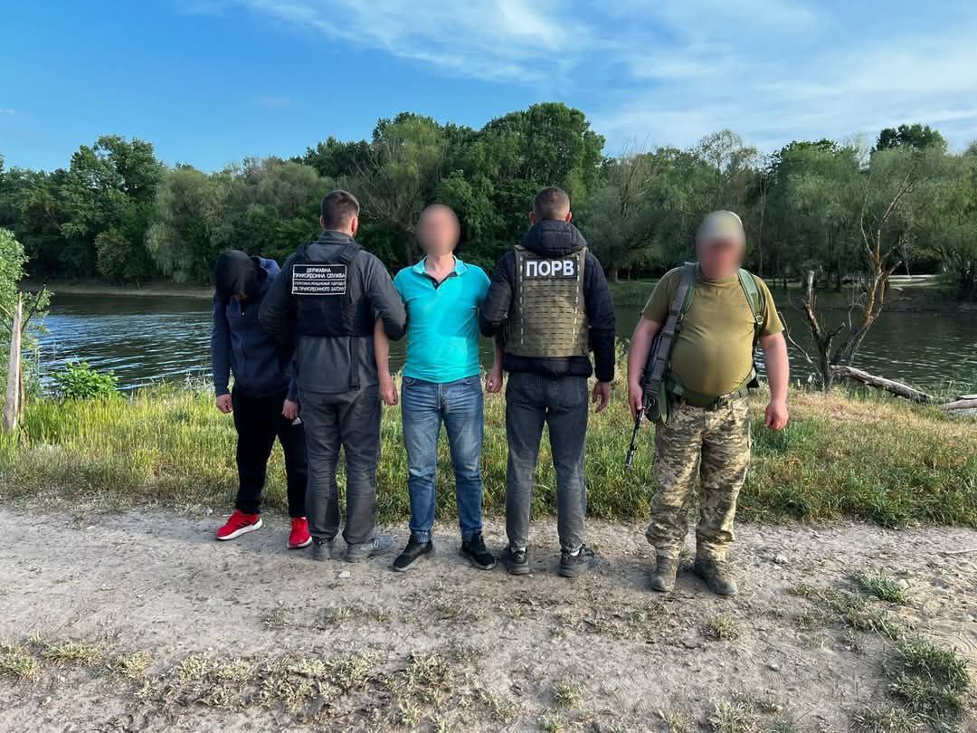 На електрокарі за кордон: на Одещині викрили канал виїзду ухилянтів (фото) usionline.com На електрокарі за кордон: на Одещині викрили канал виїзду ухилянтів (фото) «фото»