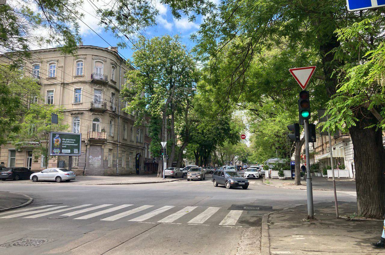 На одному з перехресть в центрі Одеси змінилася схема дорожнього руху (фото) usionline.com На одному з перехресть в центрі Одеси змінилася схема дорожнього руху (фото) «фото»