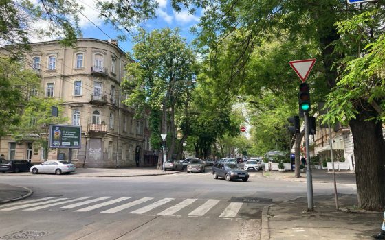 На одному з перехресть в центрі Одеси змінилася схема дорожнього руху (фото) «фото»