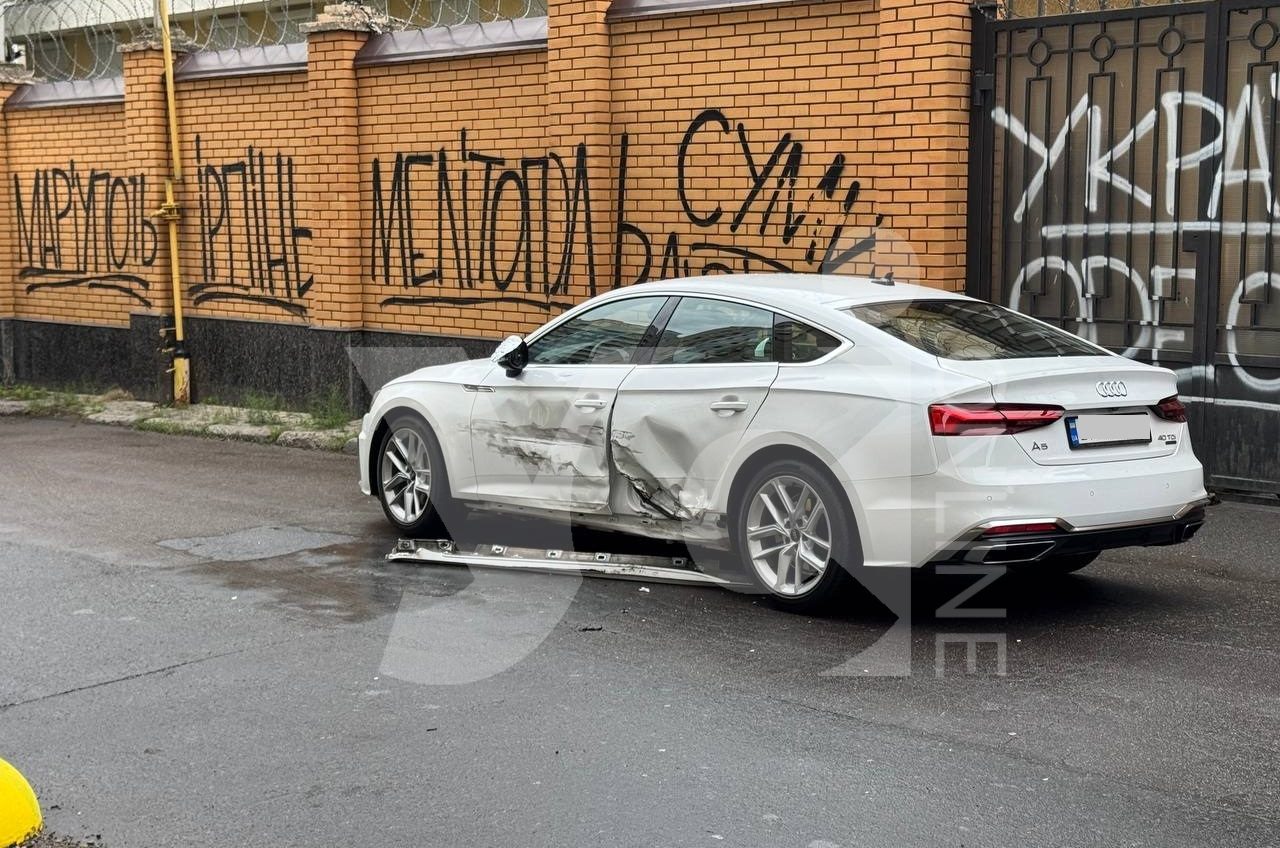 На Гагарінському плато пʼяний водій протаранив дві автівки (фото, відео) usionline.com На Гагарінському плато пʼяний водій протаранив дві автівки (фото, відео) «фото»