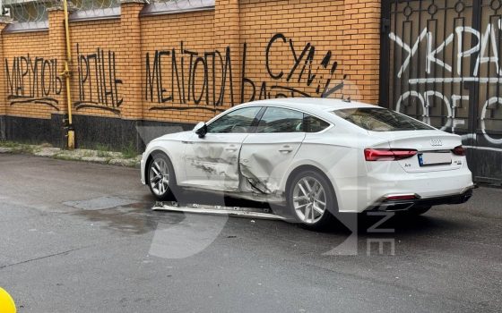 На Гагарінському плато пʼяний водій протаранив дві автівки (фото, відео) usionline.com На Гагарінському плато пʼяний водій протаранив дві автівки (фото, відео) «фото»
