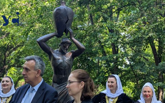 В Одесі у Саду життя Грецького парку відкрили нову метафізичну скульптуру Реви «Час» «фото»