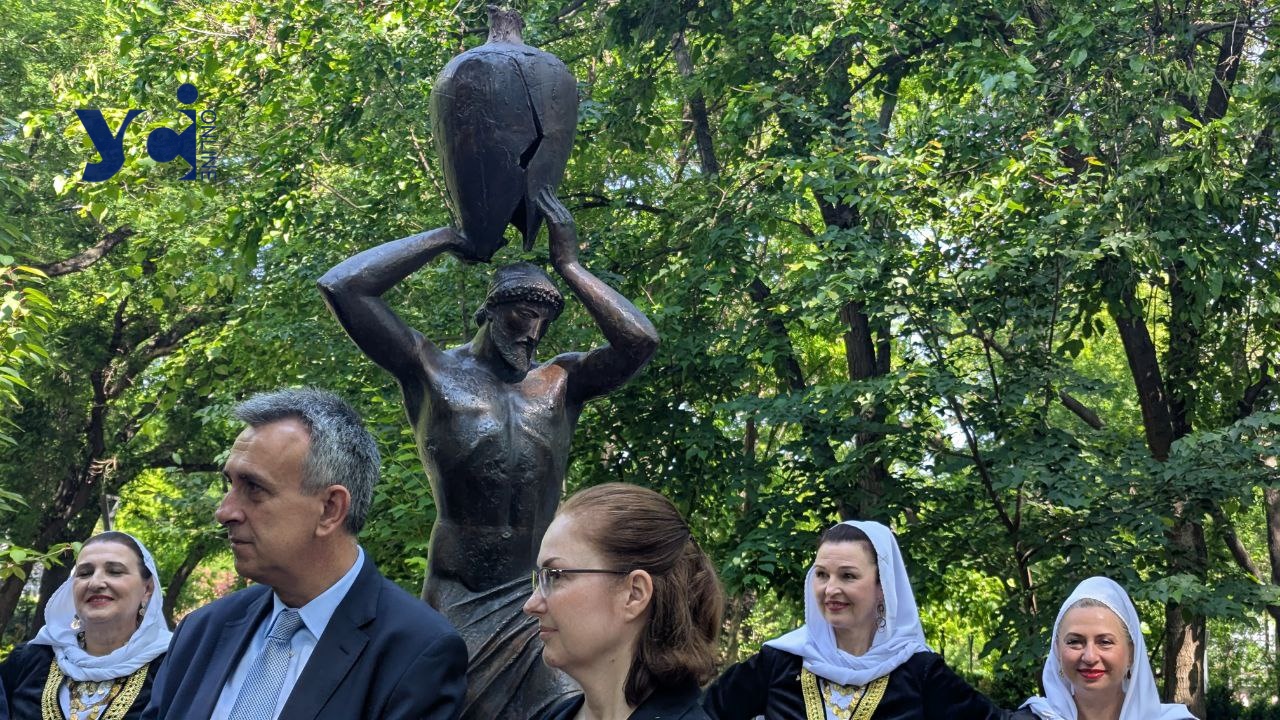 В Одесі у Саду життя Грецького парку відкрили нову метафізичну скульптуру Реви «Час» (фото) usionline.com В Одесі у Саду життя Грецького парку відкрили нову метафізичну скульптуру Реви «Час» (фото) «фото»