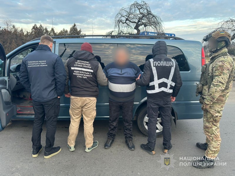 В Одесі судитимуть іноземця, який за 10 тис доларів переправляв ухилянтів через кордон usionline.com В Одесі судитимуть іноземця, який за 10 тис доларів переправляв ухилянтів через кордон «фото»
