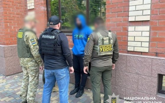 В Одесі затримали «рєшалу», який за 3500 доларів обіцяв «бронювання» від мобілізації (фото, відео) «фото»