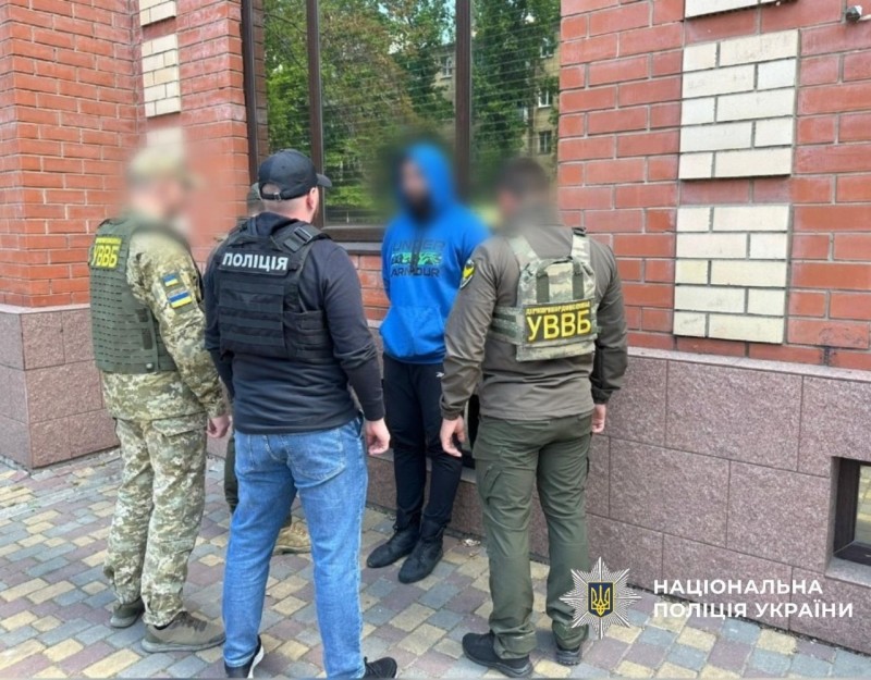 В Одесі затримали «рєшалу», який за 3500 доларів обіцяв «бронювання» від мобілізації (фото, відео) «фото»