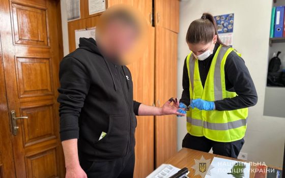В Одесі судитимуть рецидивіста за розбійний напад на військовослужбовця (фото) «фото»