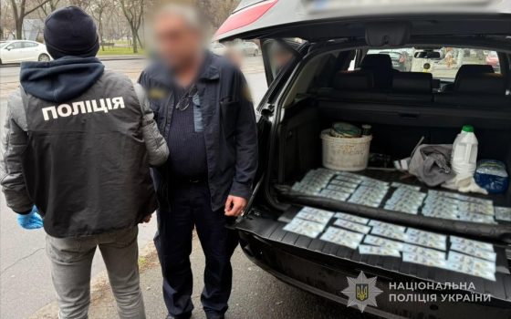 Вигадані зв’язки та хабар у 8 тисяч доларів: одесита судитимуть за шахрайство (фото) «фото»