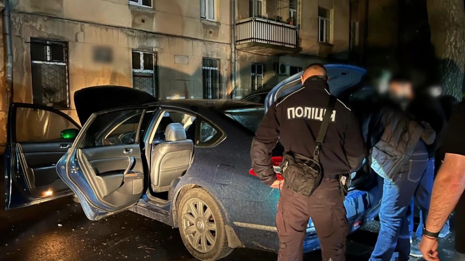 В Одесі водій вистрілив у груди пішохода за те, що той вдарив ногою його автівку (фото, відео) «фото»
