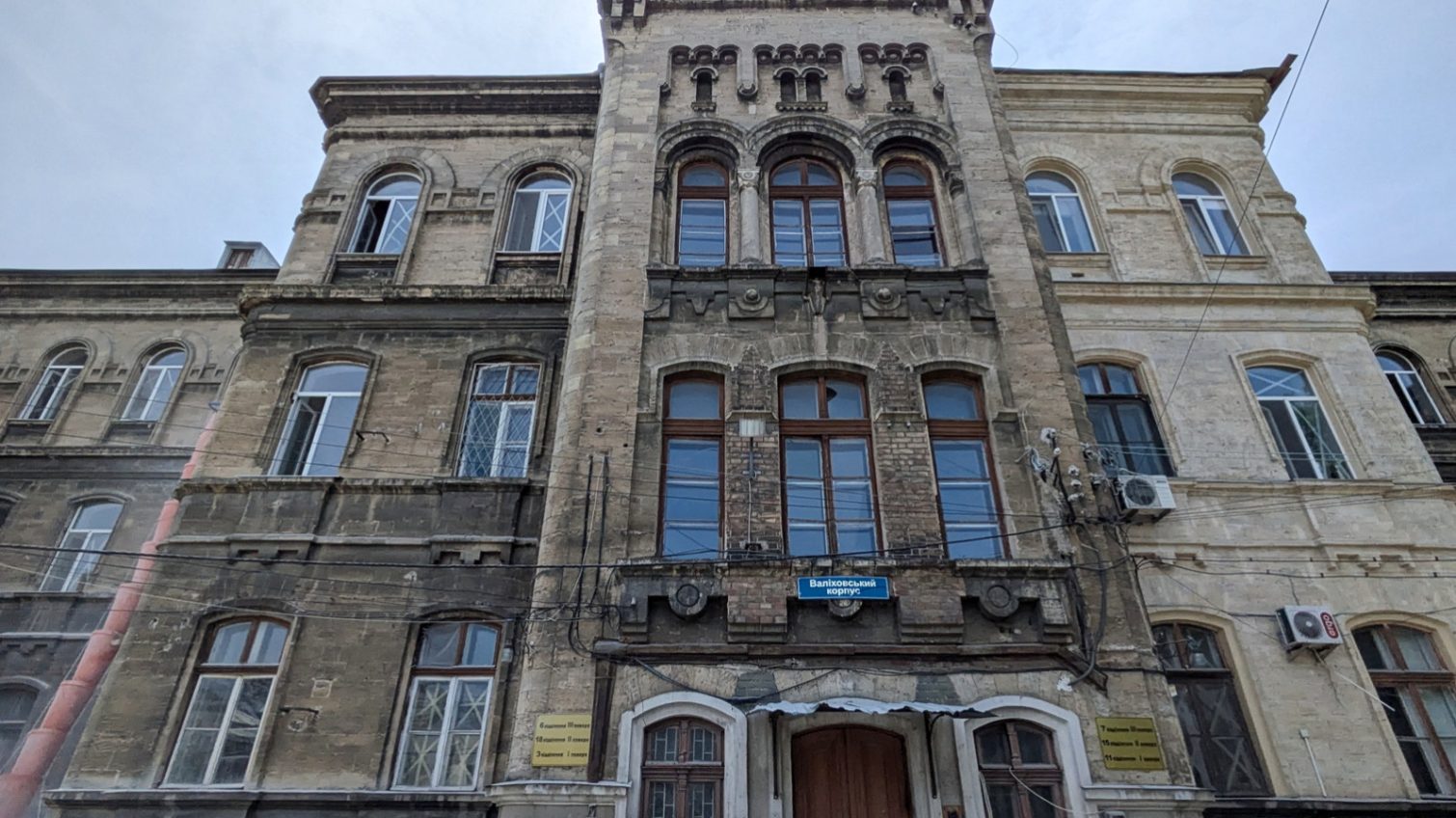 В Одесі розпочали капремонт Валіховського корпусу інфекційної лікарні (фото) usionline.com В Одесі розпочали капремонт Валіховського корпусу інфекційної лікарні (фото) «фото»