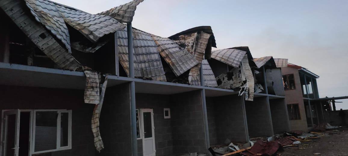 Унаслідок нічної дронової атаки у Білгород-Дністровському районі постраждала база відпочинку та приватні будинки «фото»