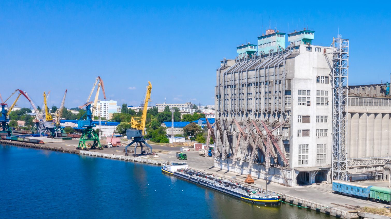 Порт в Миколаєві не зможе працювати до кінця війни usionline.com Порт в Миколаєві не зможе працювати до кінця війни «фото»