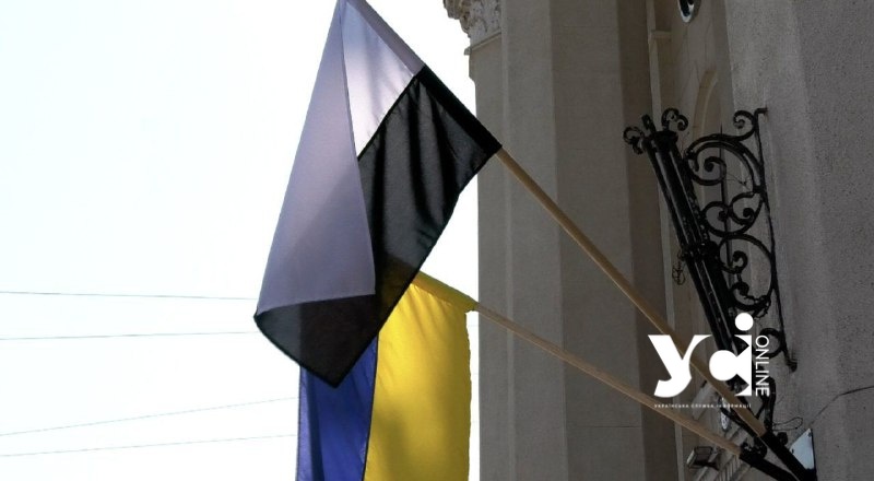 В Одесі на залізничному вокзалі в знак підтримки полонених розгорнули прапор надії (фото, відео) «фото»