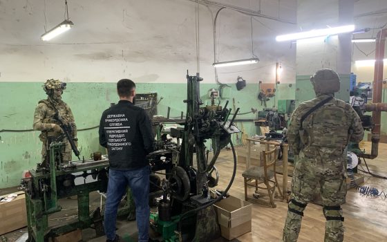 Сигарети під прикриттям жому: в Одесі викрили тіньовий цех на 10 мільйонів (фото, відео) «фото»
