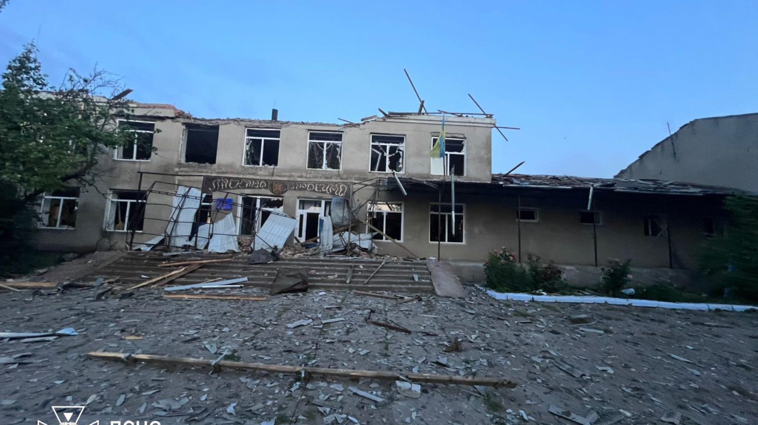 Горіли будівля ліцею, амбулаторія та дитячий центр: росіяни вдарили дронами по Одещині (фото) usionline.com Горіли будівля ліцею, амбулаторія та дитячий центр: росіяни вдарили дронами по Одещині (фото) «фото»