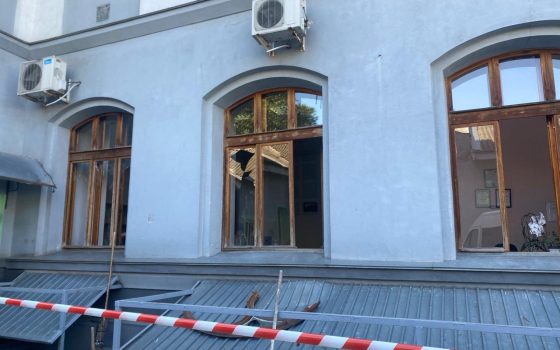 Одеська швидка постраждала від світанкової атаки (фото) usionline.com Одеська швидка постраждала від світанкової атаки (фото) «фото»