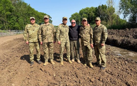 Мільярдер Говард Грем Баффет побував у прикордонників та відкрив фотовиставки в Одесі (фото, відео) usionline.com Мільярдер Говард Грем Баффет побував у прикордонників та відкрив фотовиставки в Одесі (фото, відео) «фото»