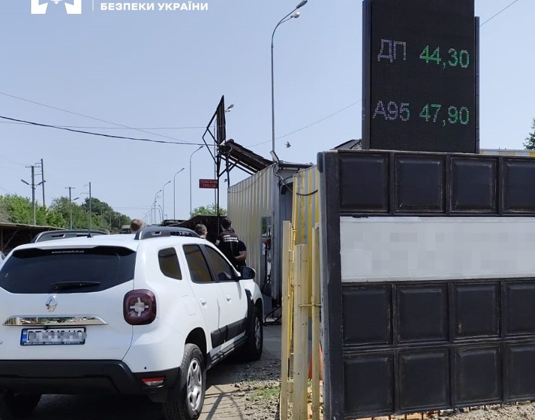 На нелегальній заправці у передмісті Одеси вилучили палива на понад 1 млн грн usionline.com На нелегальній заправці у передмісті Одеси вилучили палива на понад 1 млн грн «фото»