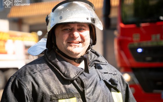 Сирени, вода і сльози радості: в Одесі на пенсію провели легендарного пожежника (фото, відео) usionline.com Сирени, вода і сльози радості: в Одесі на пенсію провели легендарного пожежника (фото, відео) «фото»