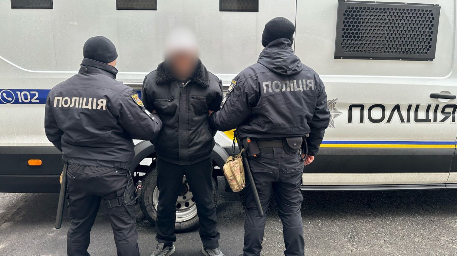 В Одесі двоє чоловіків на замовлення росіян запускали феєрверки і спалили авто (фото) «фото»