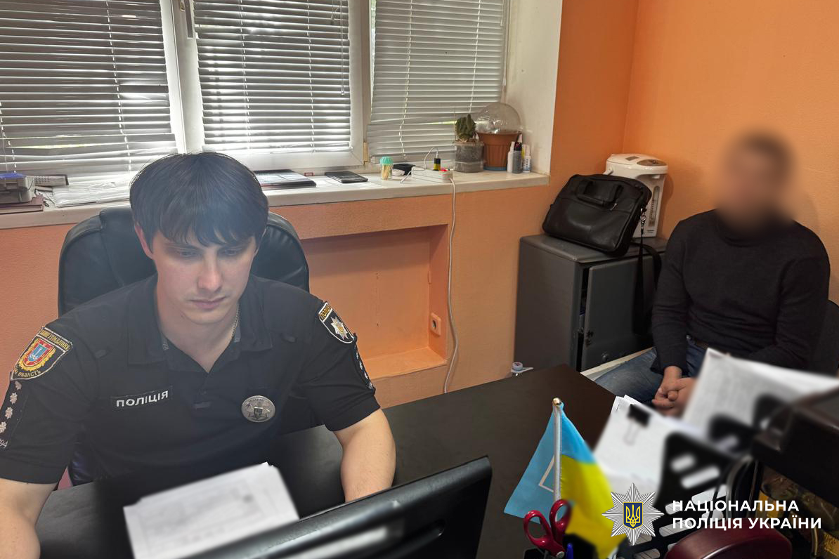 У Південному чоловік забив на смерть знайомого та залишив його у квартирі (фото) usionline.com У Південному чоловік забив на смерть знайомого та залишив його у квартирі (фото) «фото»