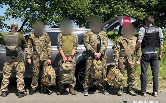В Одесі викрили канал незаконного переправлення чоловіків за кордон під виглядом військових (фото) usionline.com В Одесі викрили канал незаконного переправлення чоловіків за кордон під виглядом військових (фото) «фото»