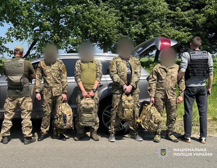 В Одесі викрили канал незаконного переправлення чоловіків за кордон під виглядом військових (фото) usionline.com В Одесі викрили канал незаконного переправлення чоловіків за кордон під виглядом військових (фото) «фото»