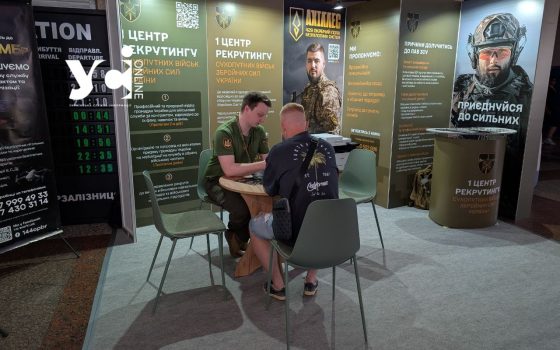 В Одесі на залізничному вокзалі відкрили рекрутинговий центр Сухопутних військ (фото) usionline.com В Одесі на залізничному вокзалі відкрили рекрутинговий центр Сухопутних військ (фото) «фото»