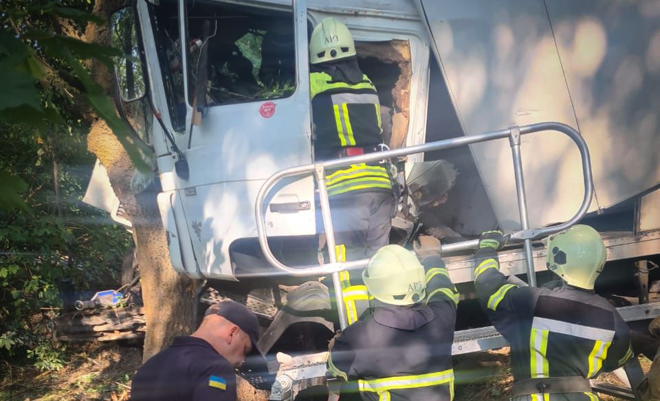 На Одещині в ДТП загинув водій вантажівки MAN (фото) usionline.com На Одещині в ДТП загинув водій вантажівки MAN (фото) «фото»