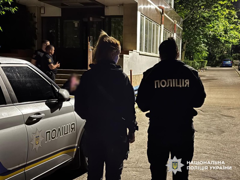 В Південному 12-річна дівчинка впала з даху багатоповерхівки і загинула usionline.com В Південному 12-річна дівчинка впала з даху багатоповерхівки і загинула «фото»