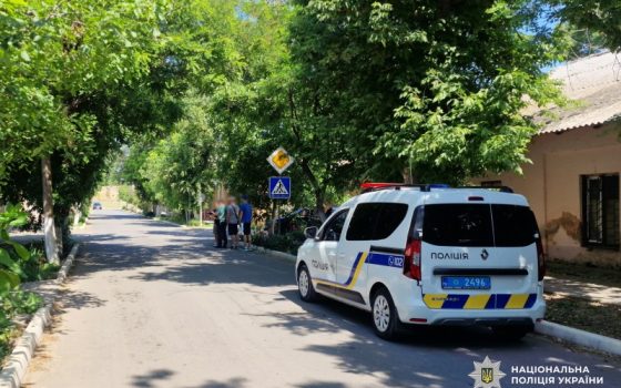 В Білгород-Дністровську маленька дівчинка потрапила під колеса легковика: вона у комі «фото»
