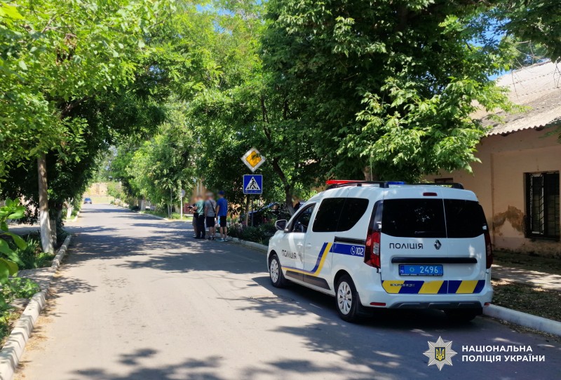 В Білгород-Дністровську маленька дівчинка потрапила під колеса легковика: вона у комі «фото»