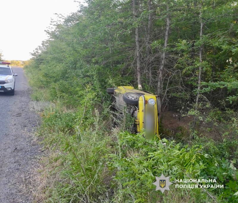 На Одещині автівка злетіла у кювет: травмована пасажирка usionline.com На Одещині автівка злетіла у кювет: травмована пасажирка «фото»