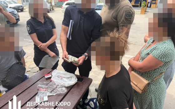 На Одещині ДБР викрило правоохоронця, який разом із матір’ю переправляли ухилянтів до Молдови (фото) «фото»