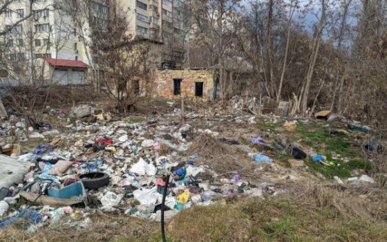 Роками створювали мешканці двору: в Одесі прибрали ще одне сміттєзвалище (фото) «фото»
