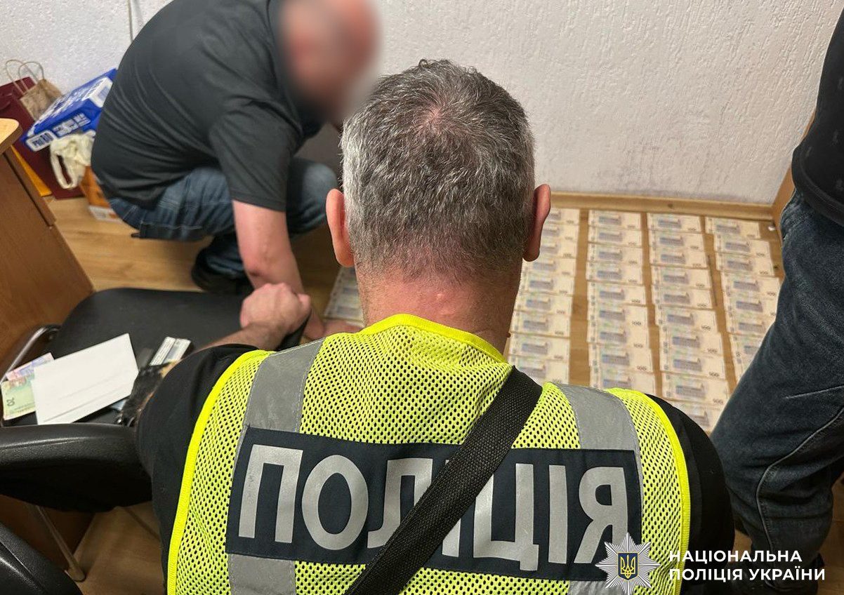 В Одесі затримали помічницю судді, яка вимагала 41 тисячу гривень за «вирішення питання» (фото) usionline.com В Одесі затримали помічницю судді, яка вимагала 41 тисячу гривень за «вирішення питання» (фото) «фото»