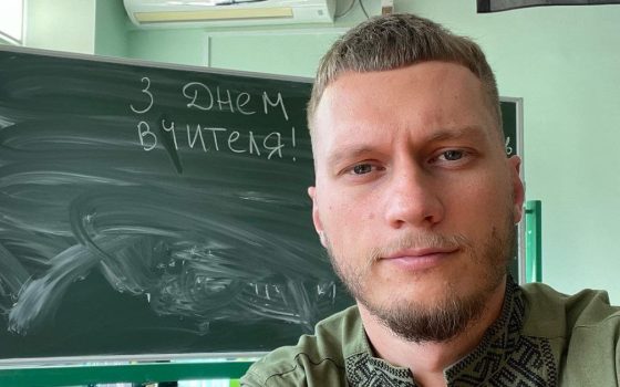 «Тривоги, невиспаність, стрес, поліція, тест чотири години»: вчитель-блогер на власній шкурі випробував НМТ-2025 (відео) «фото»