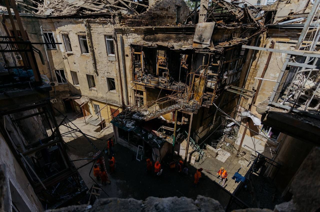 Внаслідок атаки ворога в Одесі ушкоджено понад 50 будинків, з яких 5 зазнали суттєвих руйнувань (фото) usionline.com Внаслідок атаки ворога в Одесі ушкоджено понад 50 будинків, з яких 5 зазнали суттєвих руйнувань (фото) «фото»