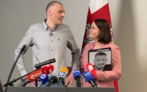 Це система, створена для того, щоб знищити гідність: Сергій Тихановський після звільнення (відео) «фото»