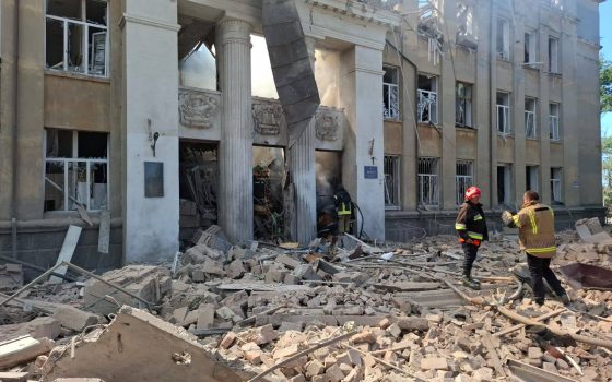 Внаслідок удару по школі у Білгород-Дністровському загинуло двоє людей (фото, відео) usionline.com Внаслідок удару по школі у Білгород-Дністровському загинуло двоє людей (фото, відео) «фото»