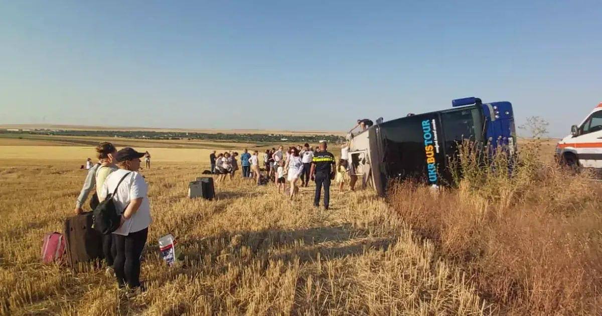 У Румунії перекинувся пасажирський автобус «Одеса-Бухарест», який прямував до Констанци (відео) «фото»