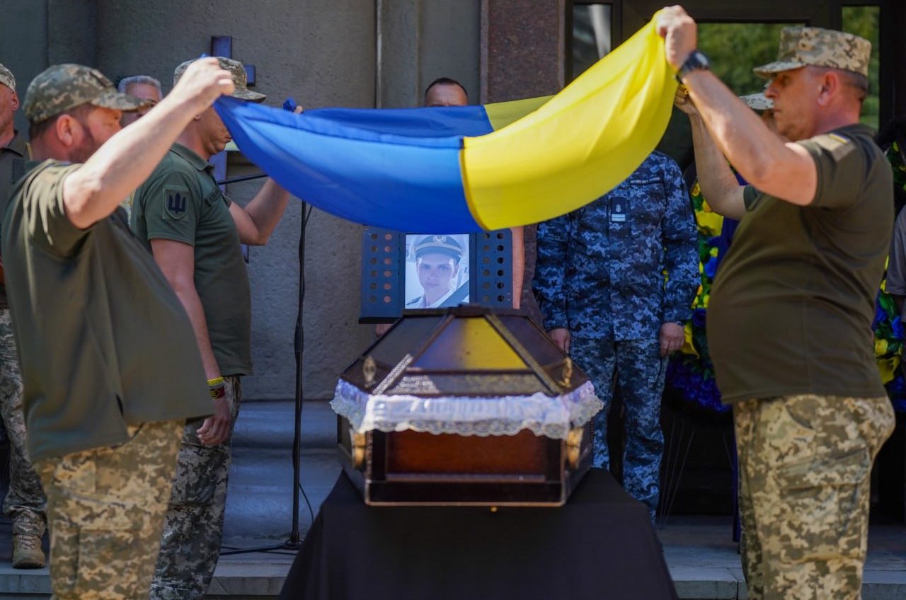 В Одесі простилися зі старшим матросом Андрієм Сітявіним, який поліг біля Зміїного (фото) usionline.com В Одесі простилися зі старшим матросом Андрієм Сітявіним, який поліг біля Зміїного (фото) «фото»